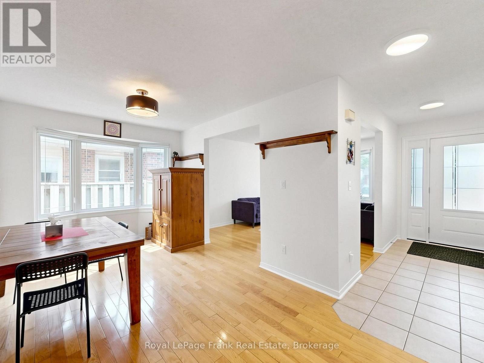 20 STRATHALLAN DRIVE - 6