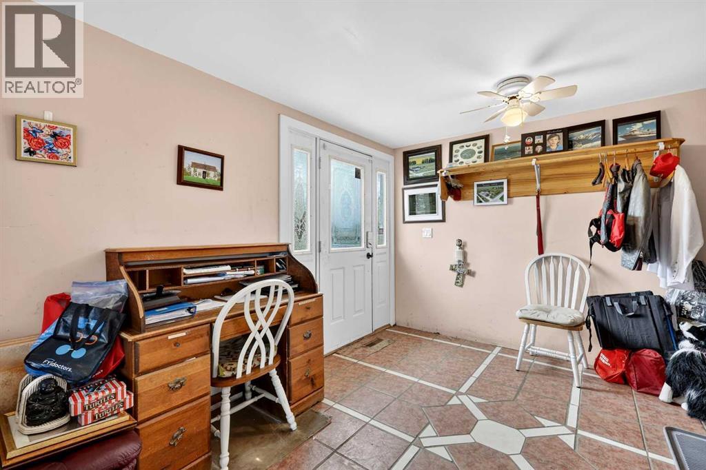 242041 Township Road 262 - 13