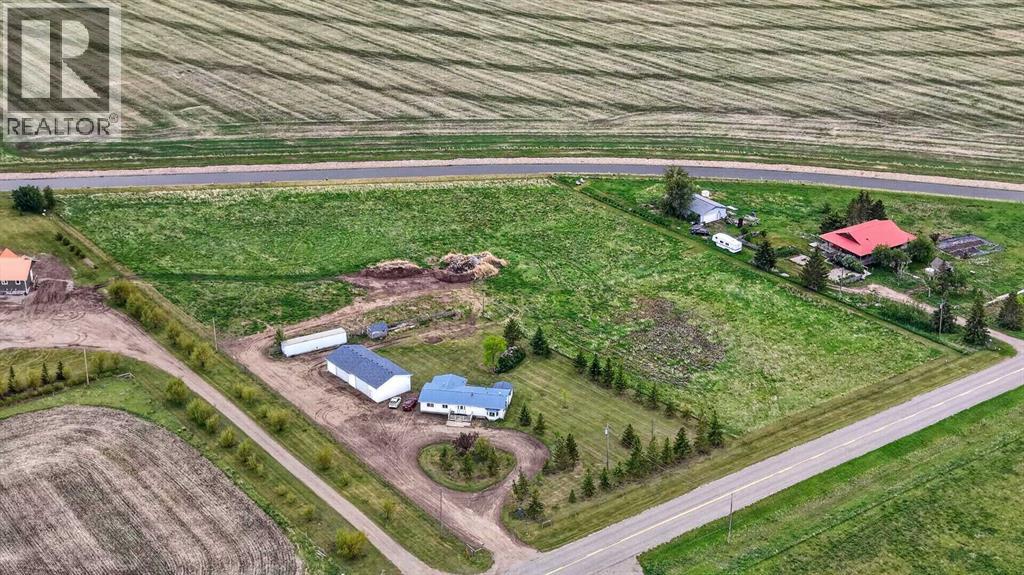 242041 Township Road 262 - 2