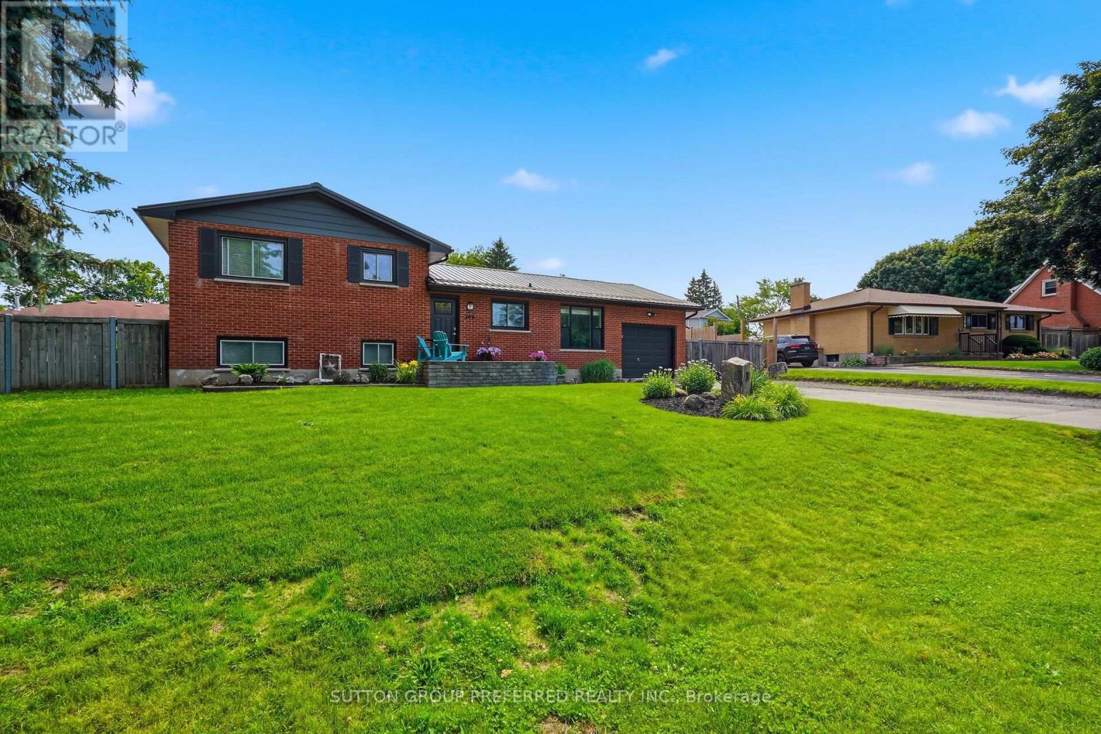 264 CHITTICK CRESCENT - 1