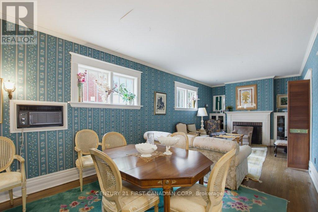 243 TECUMSEH AVENUE E - Image 11