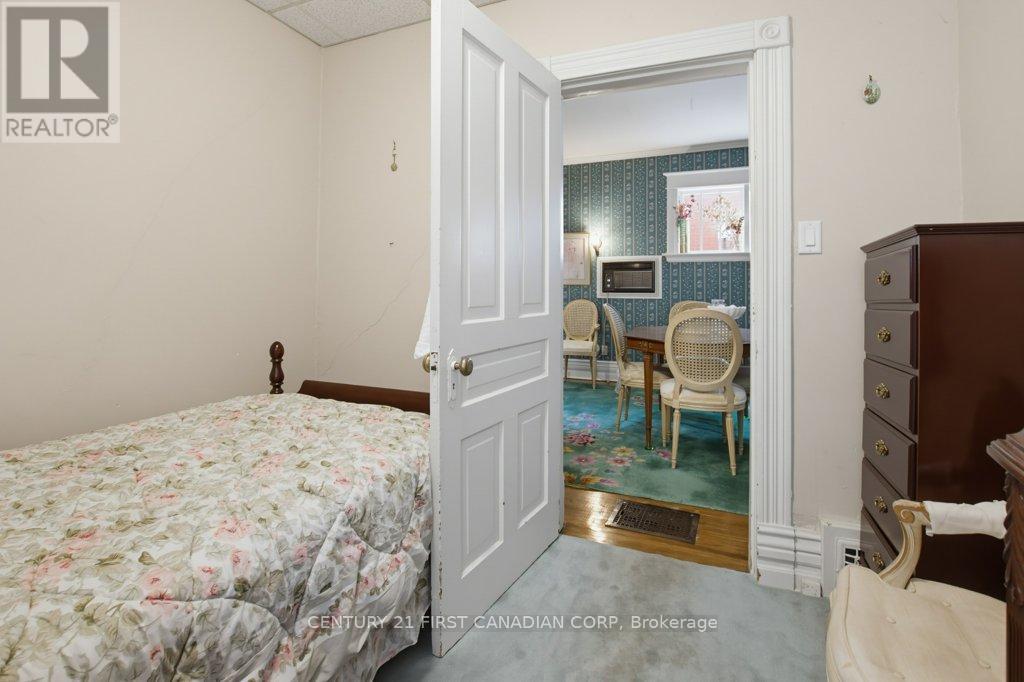 243 TECUMSEH AVENUE E - Image 17