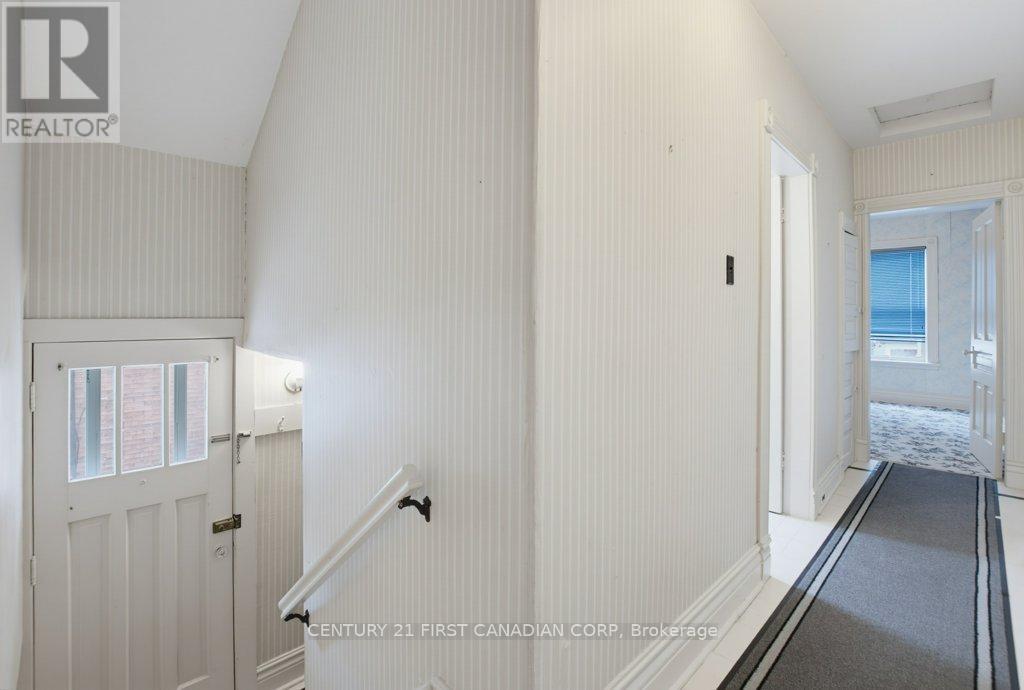 243 TECUMSEH AVENUE E - Image 23