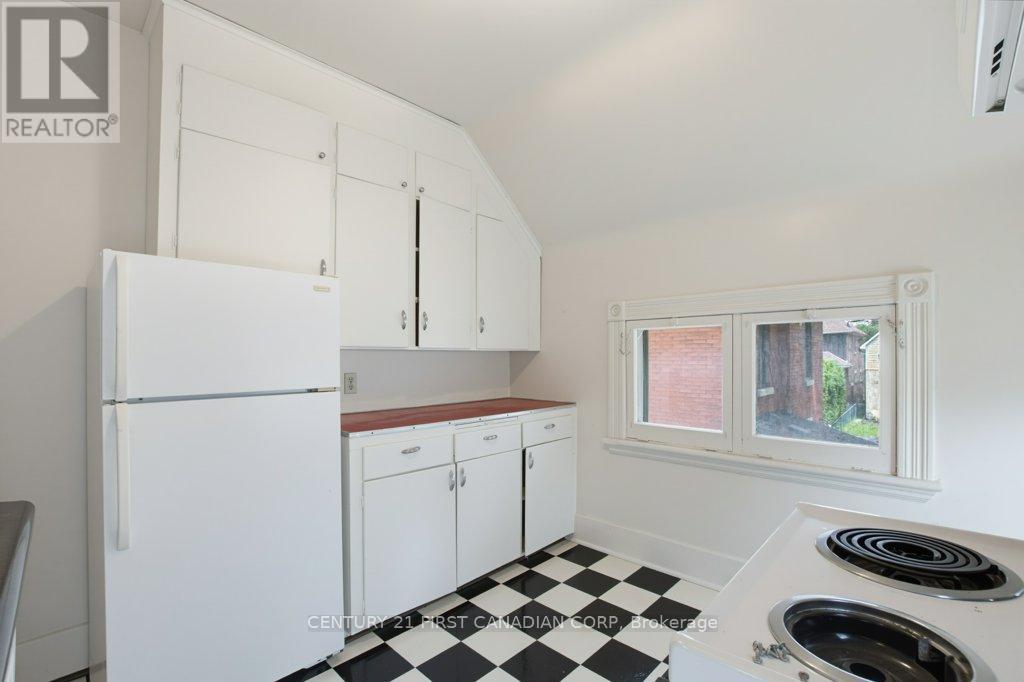 243 TECUMSEH AVENUE E - Image 24