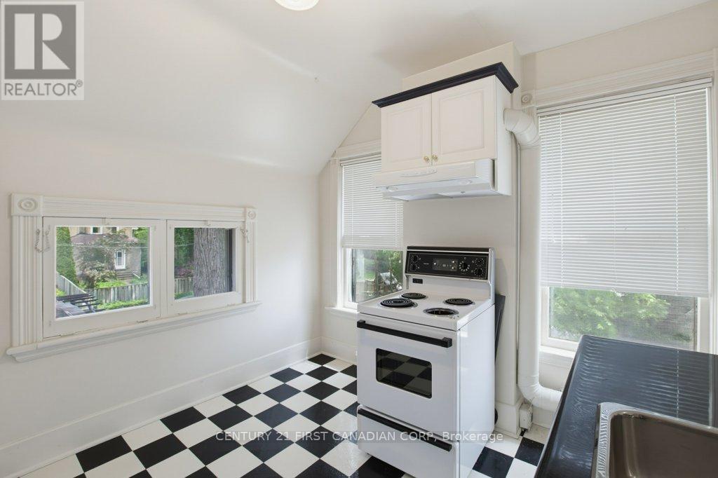 243 TECUMSEH AVENUE E - Image 26