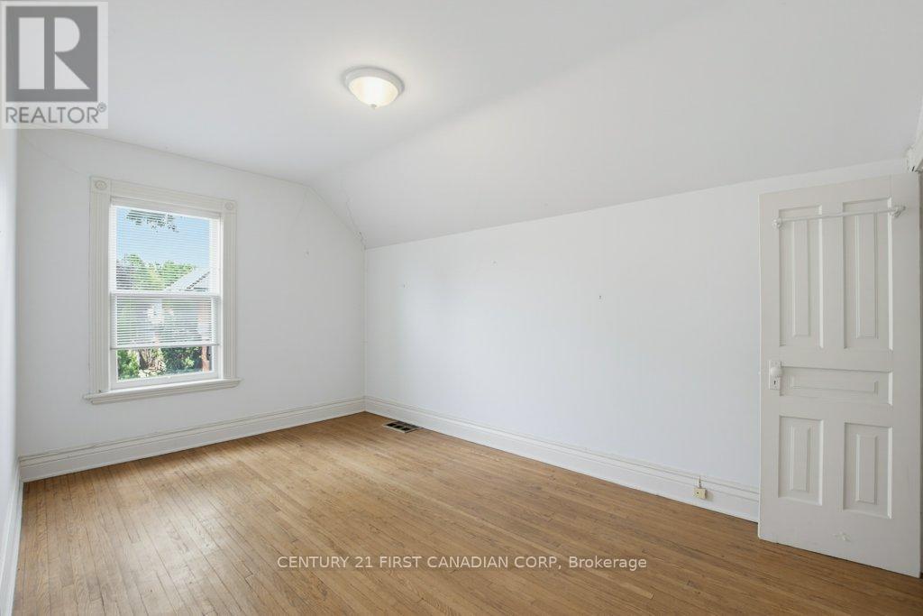 243 TECUMSEH AVENUE E - Image 29