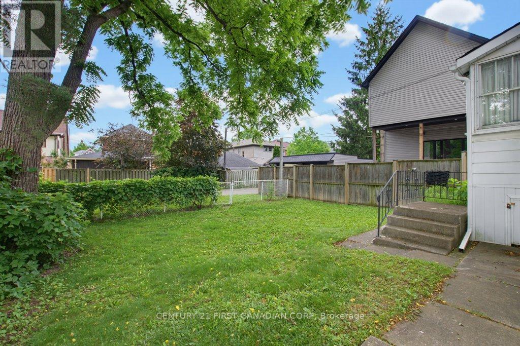 243 TECUMSEH AVENUE E - Image 37