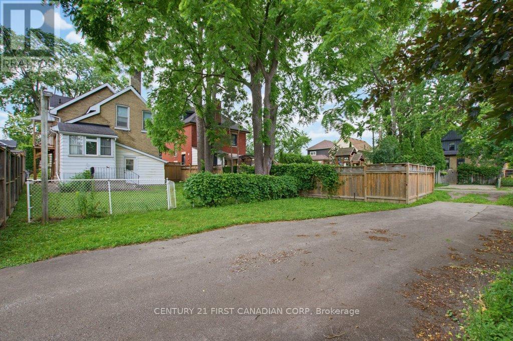 243 TECUMSEH AVENUE E - Image 40