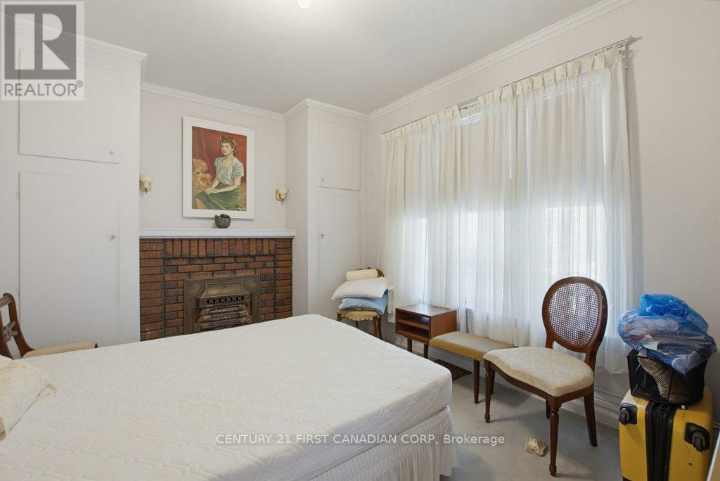 243 TECUMSEH AVENUE E - Image 8