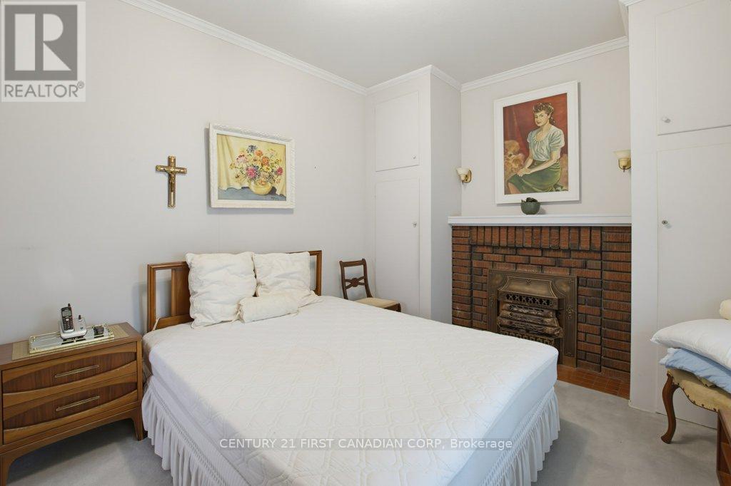 243 TECUMSEH AVENUE E - Image 9