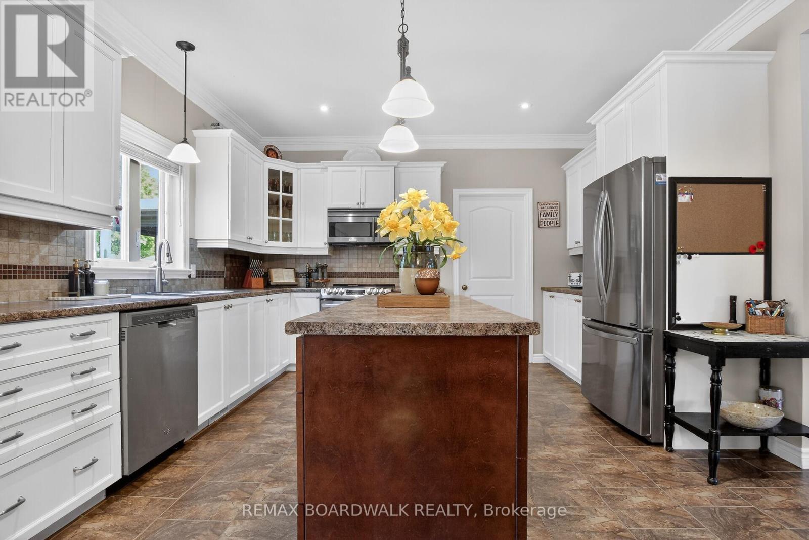 375 QUARTZ AVENUE - 10
