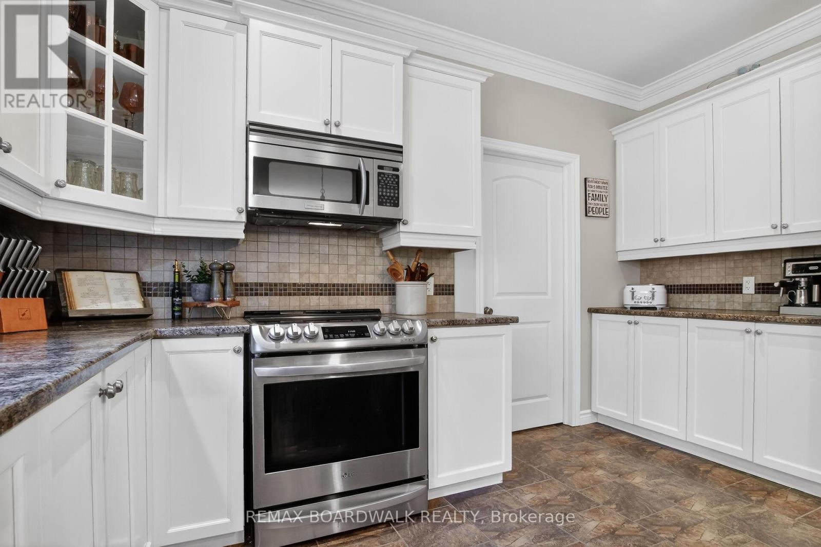 375 QUARTZ AVENUE - 11