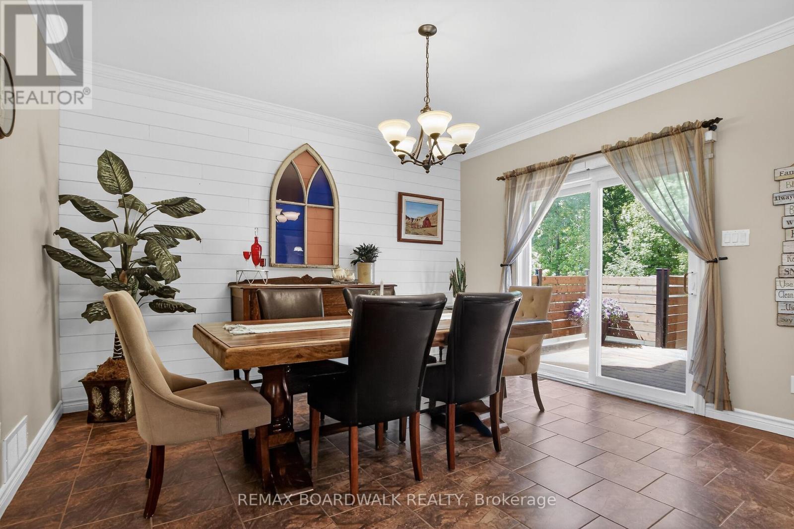 375 QUARTZ AVENUE - 12