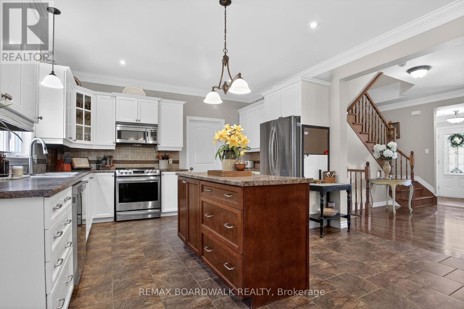 375 QUARTZ AVENUE - 8