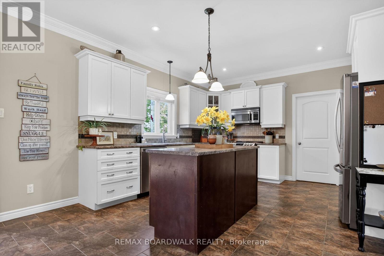 375 QUARTZ AVENUE - 9