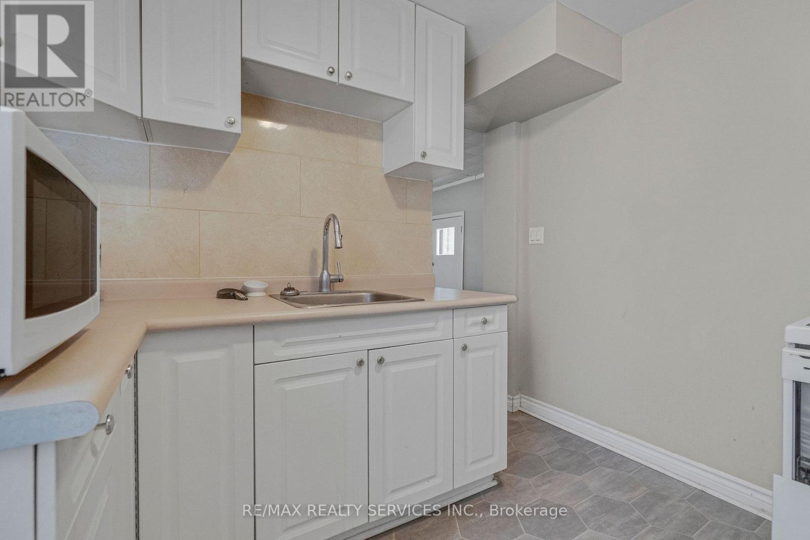 2 PARSONS AVENUE - 6