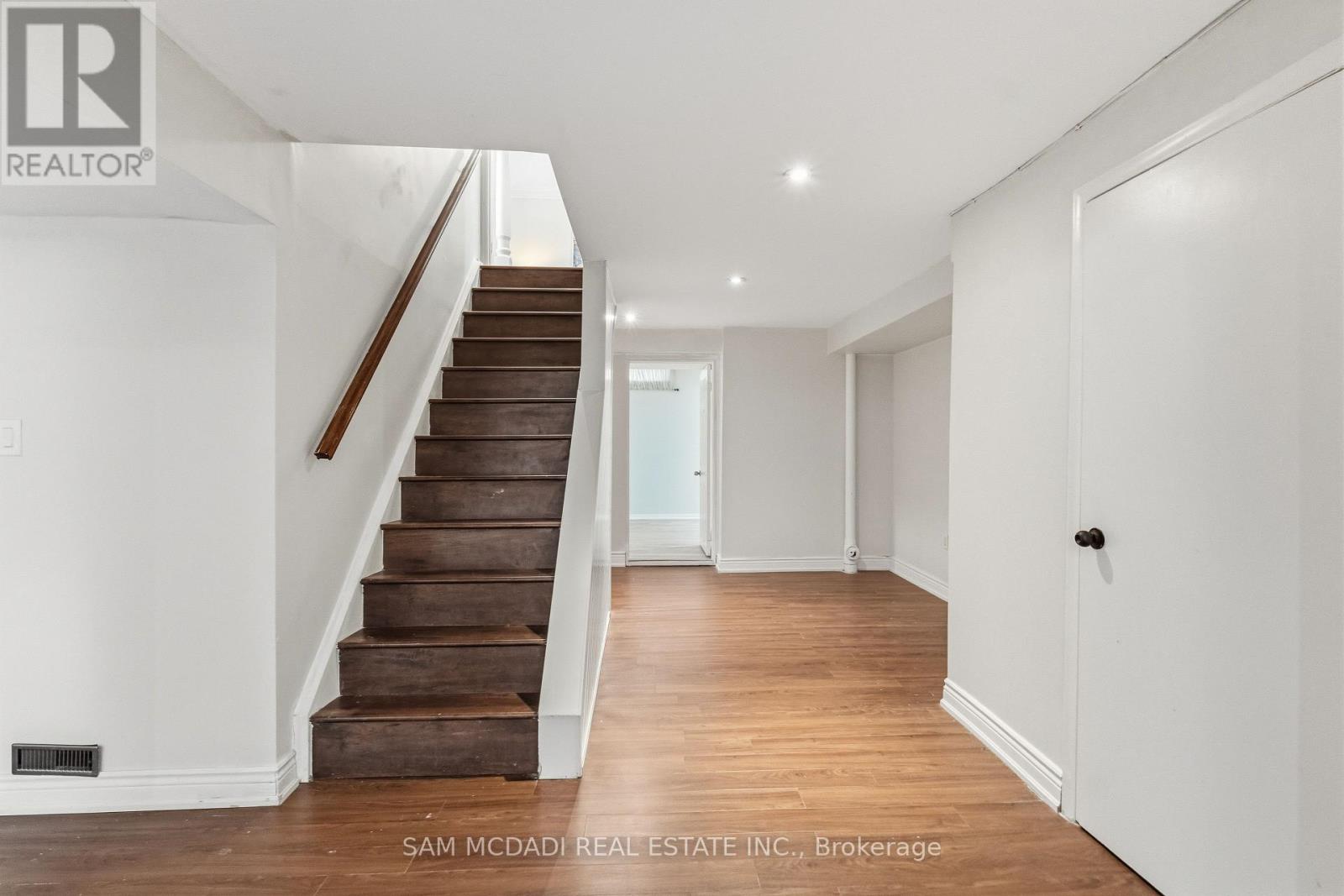 6643 MOCKINGBIRD LANE - 32