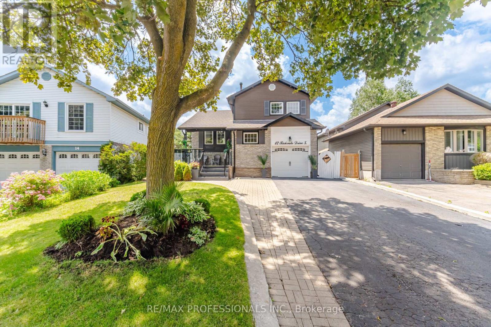 12 RICHVALE DRIVE S - 1