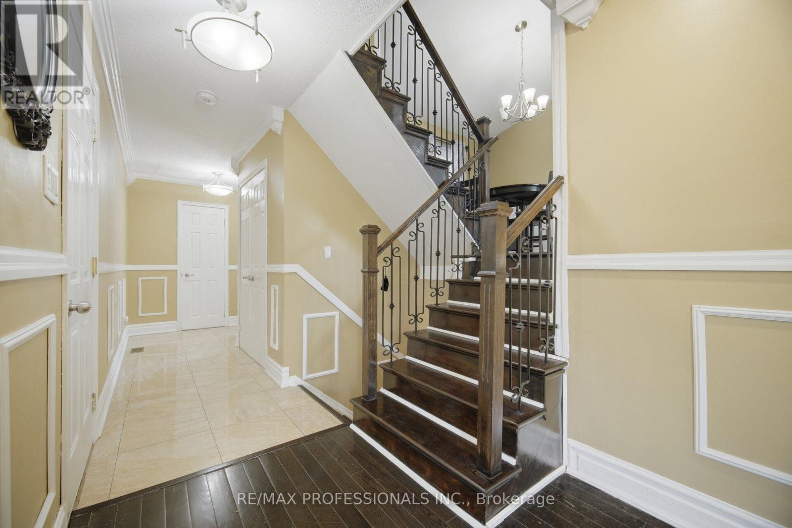 12 RICHVALE DRIVE S - 11