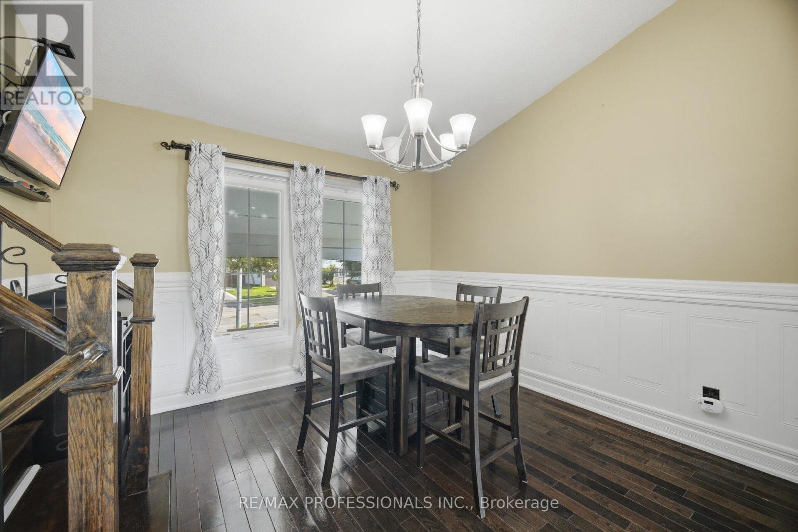 12 RICHVALE DRIVE S - 16