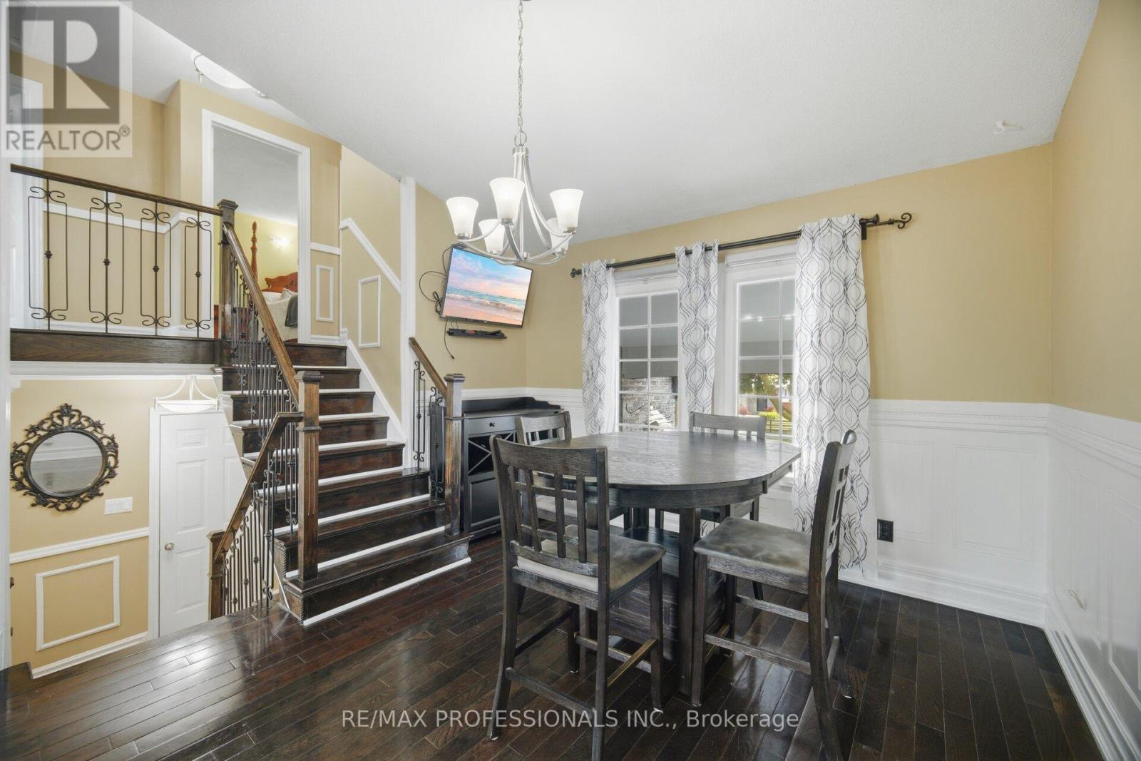 12 RICHVALE DRIVE S - 17