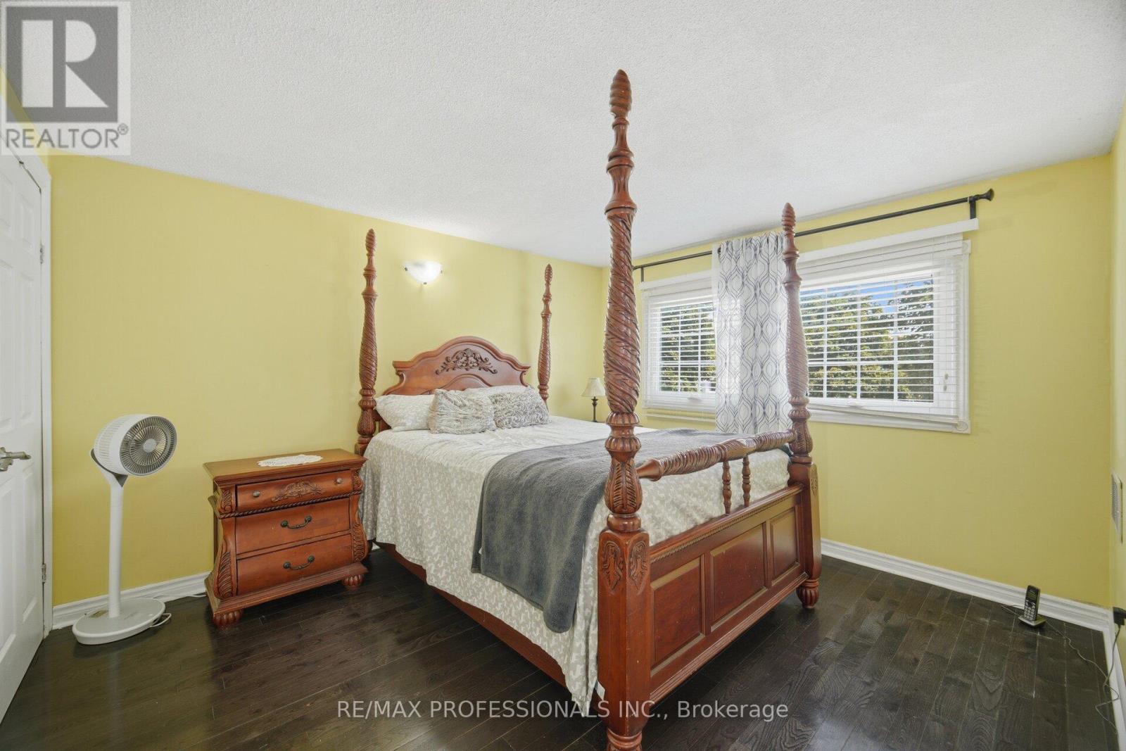 12 RICHVALE DRIVE S - 19