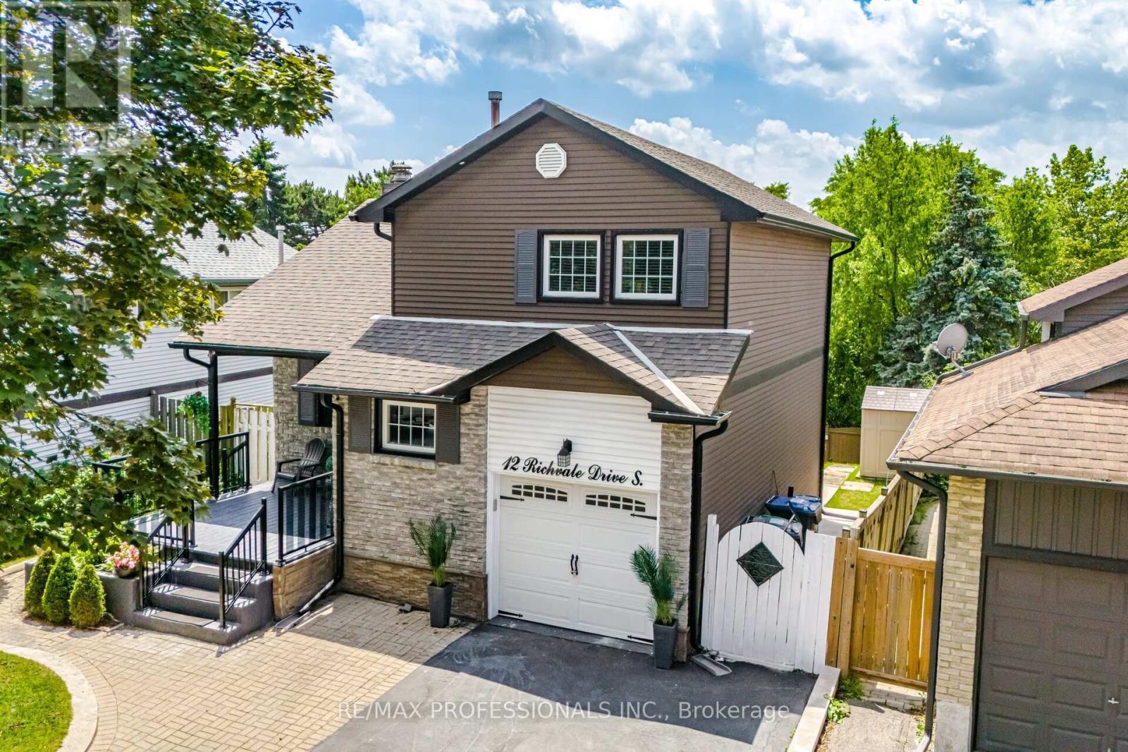 12 RICHVALE DRIVE S - 2
