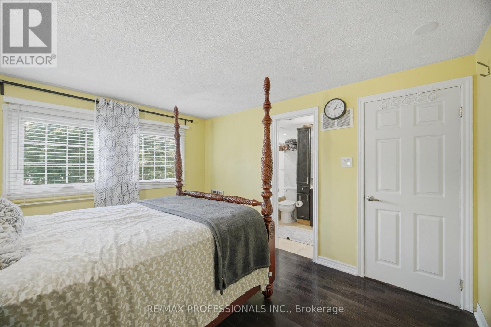 12 RICHVALE DRIVE S - 20