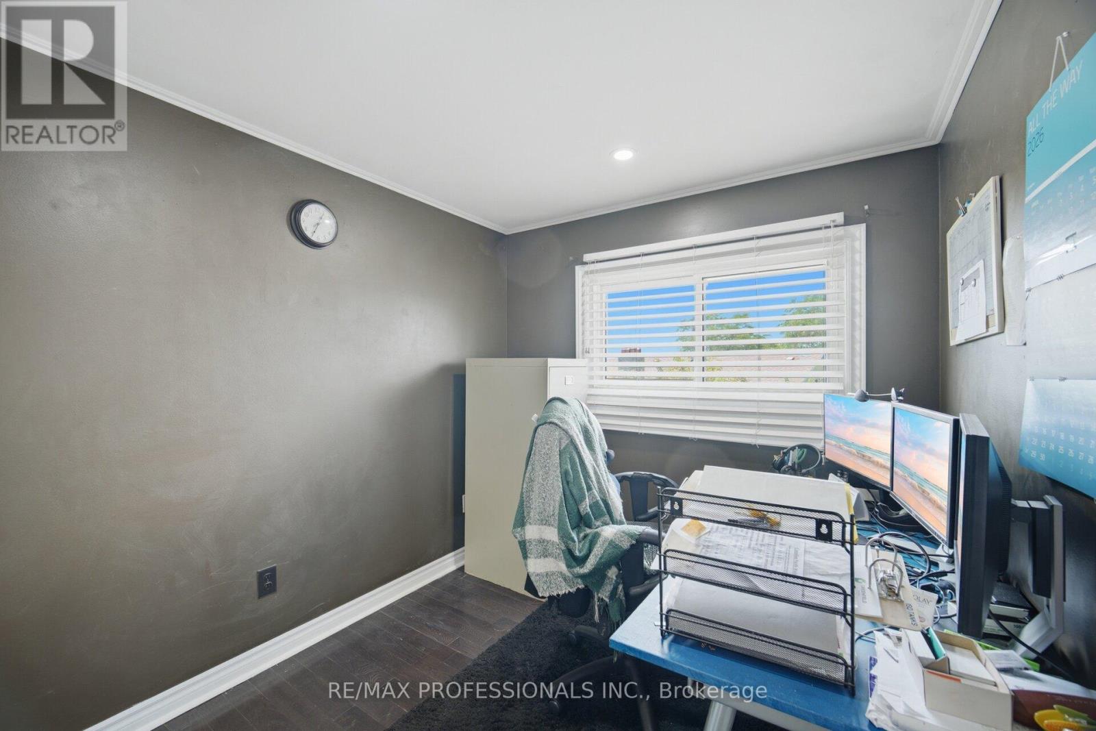 12 RICHVALE DRIVE S - 21
