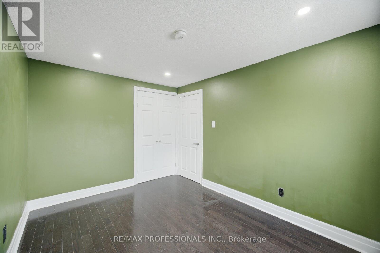 12 RICHVALE DRIVE S - 24