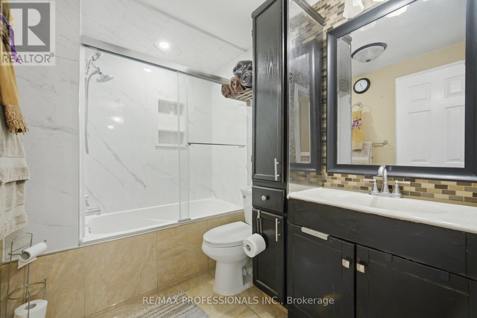 12 RICHVALE DRIVE S - 25