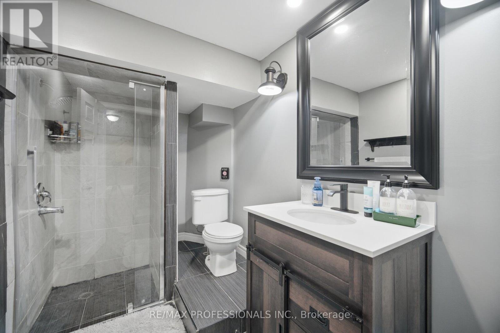12 RICHVALE DRIVE S - 34