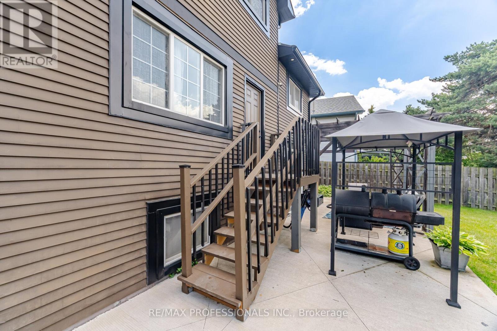 12 RICHVALE DRIVE S - 35