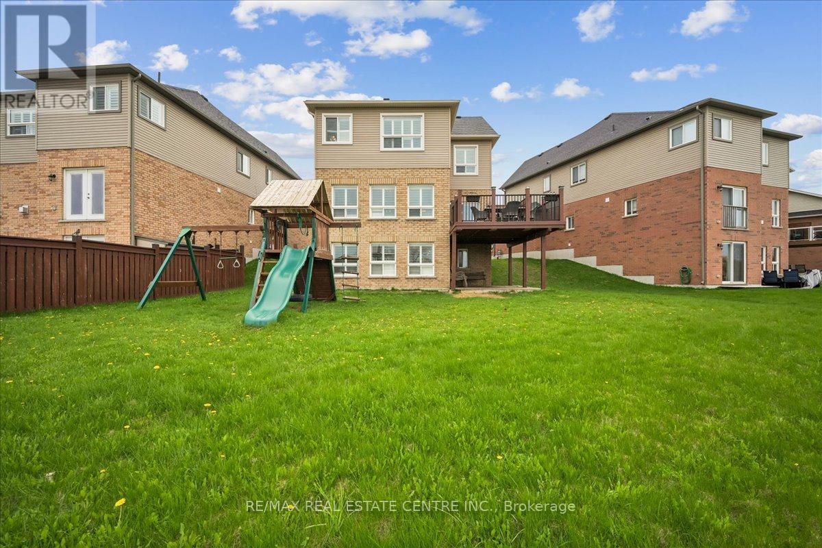 33 PAULA COURT - 33