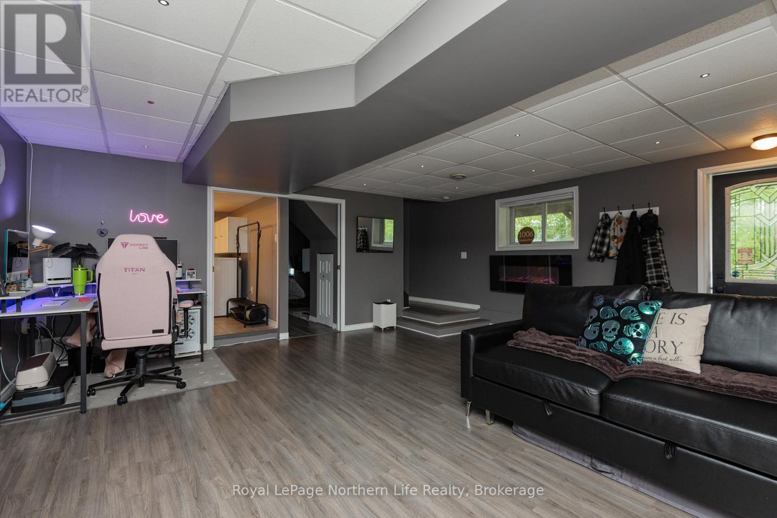 1006 LAKESHORE DRIVE - Image 12