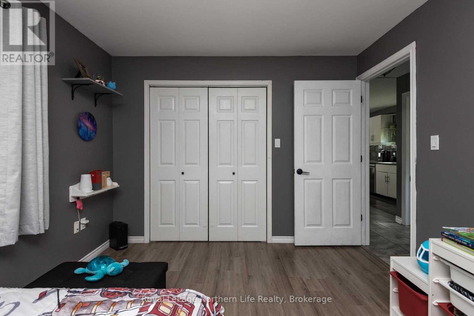 1006 LAKESHORE DRIVE - Image 18