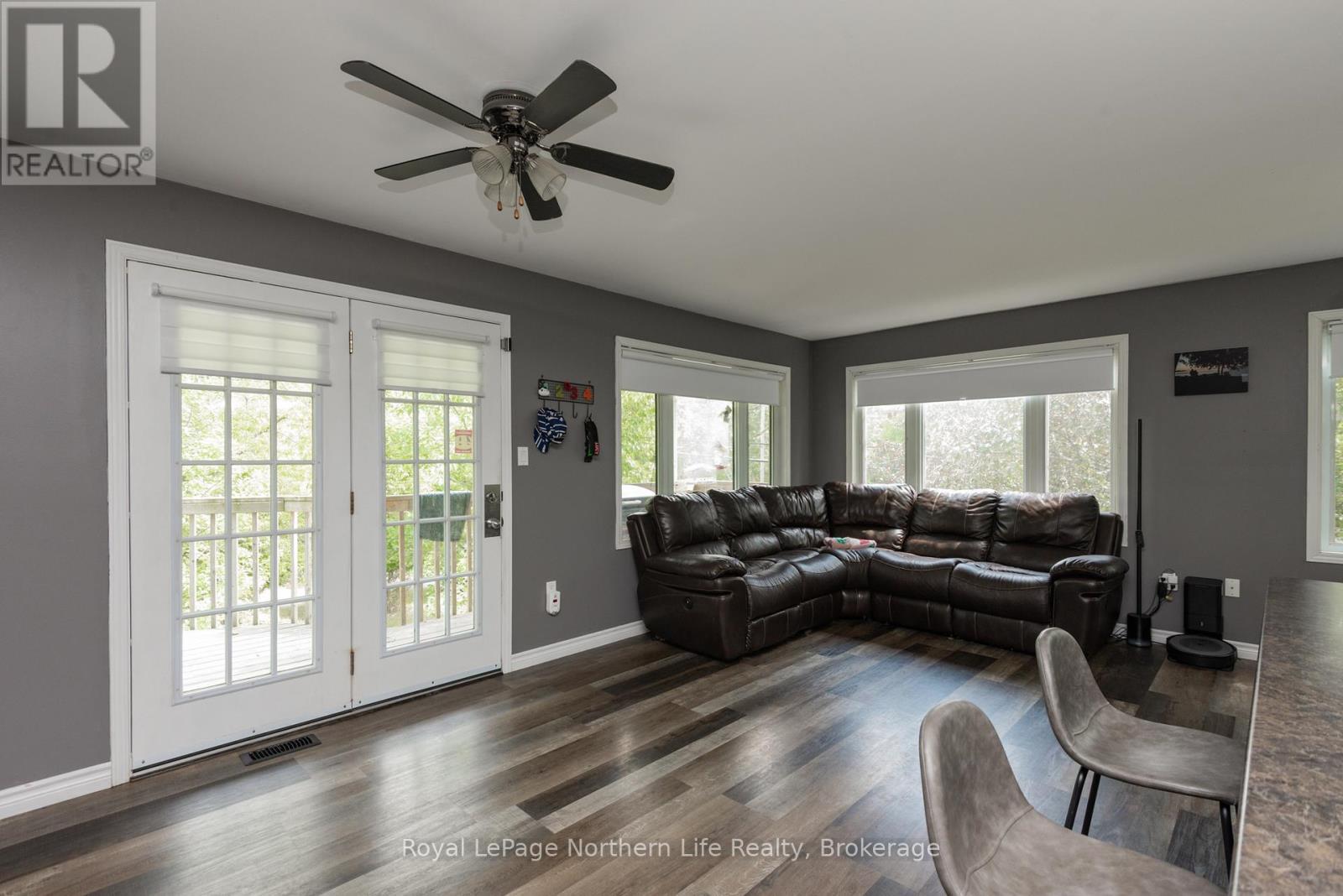 1006 LAKESHORE DRIVE - Image 19