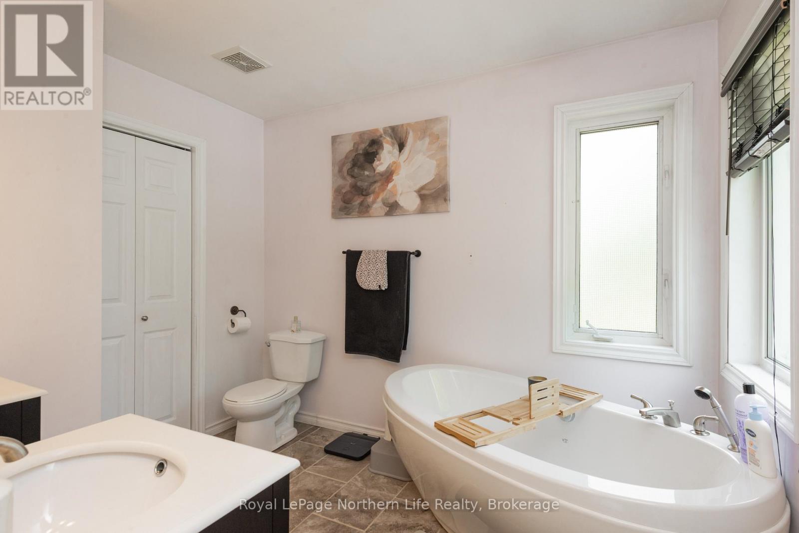1006 LAKESHORE DRIVE - Image 35