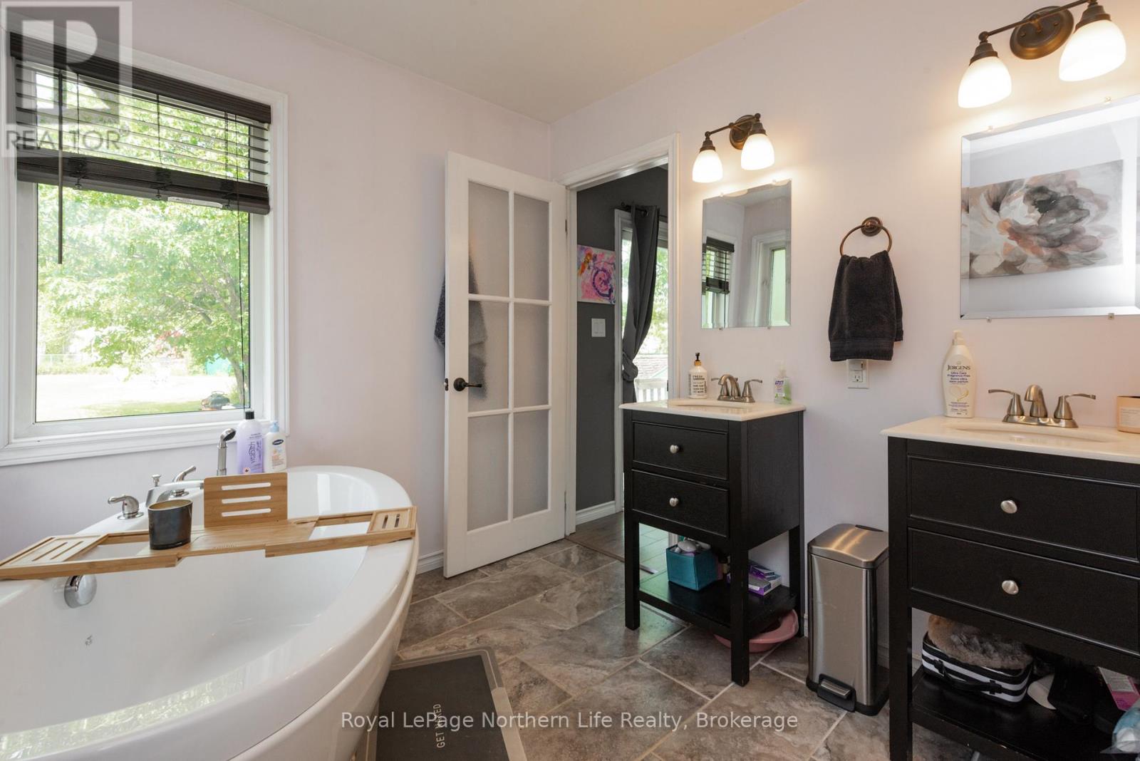 1006 LAKESHORE DRIVE - Image 38