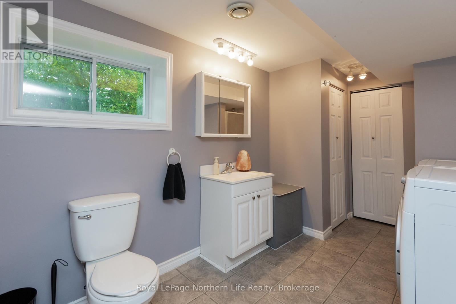 1006 LAKESHORE DRIVE - Image 9