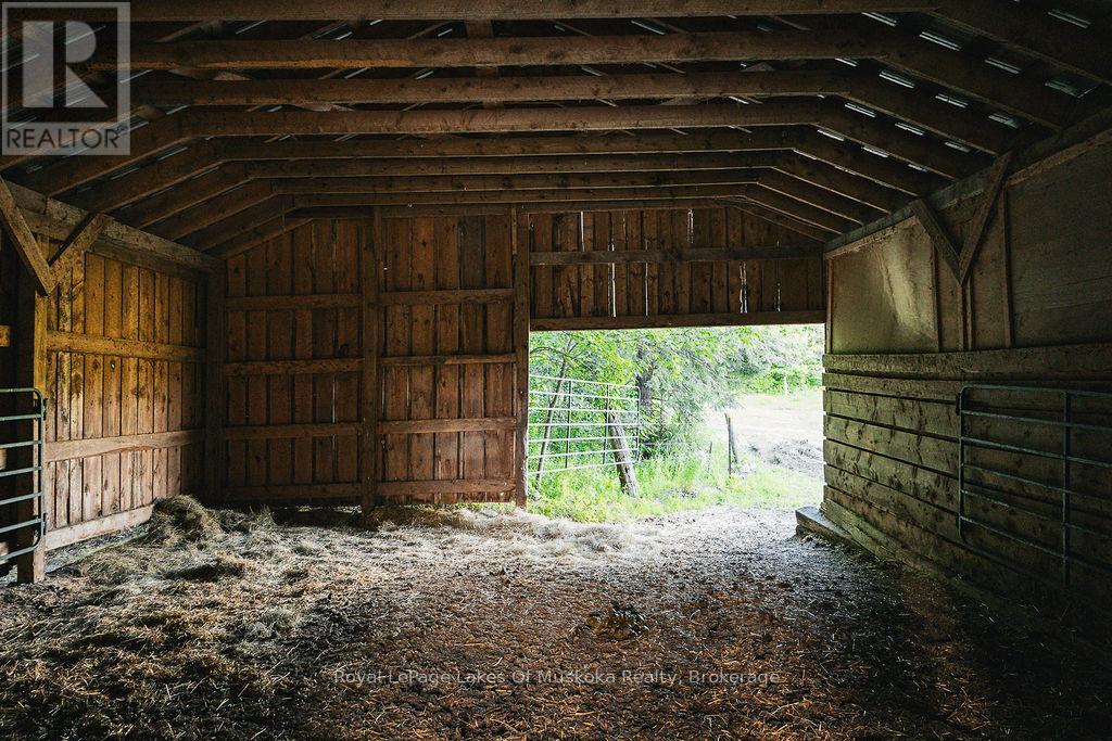 2245 AHMIC LAKE ROAD - 37