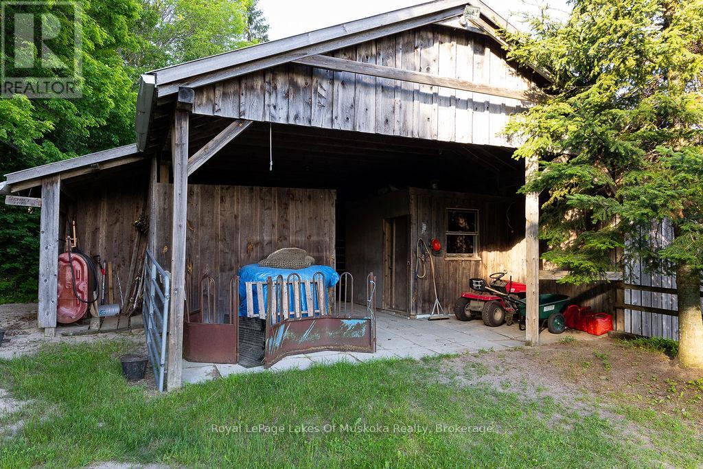 2245 AHMIC LAKE ROAD - 38