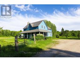 2245 Ahmic Lake Road, Magnetawan, ON P0A1P0 Photo 19