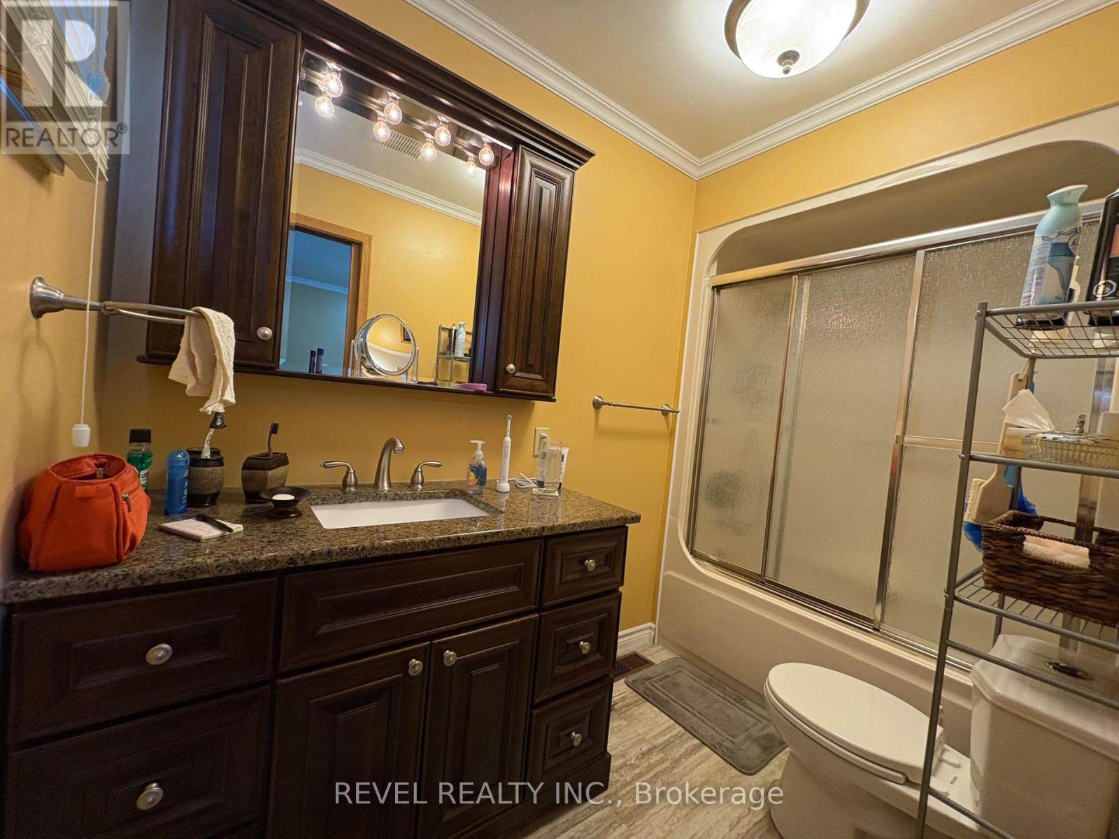 404 THIRTEENTH AVENUE - 32