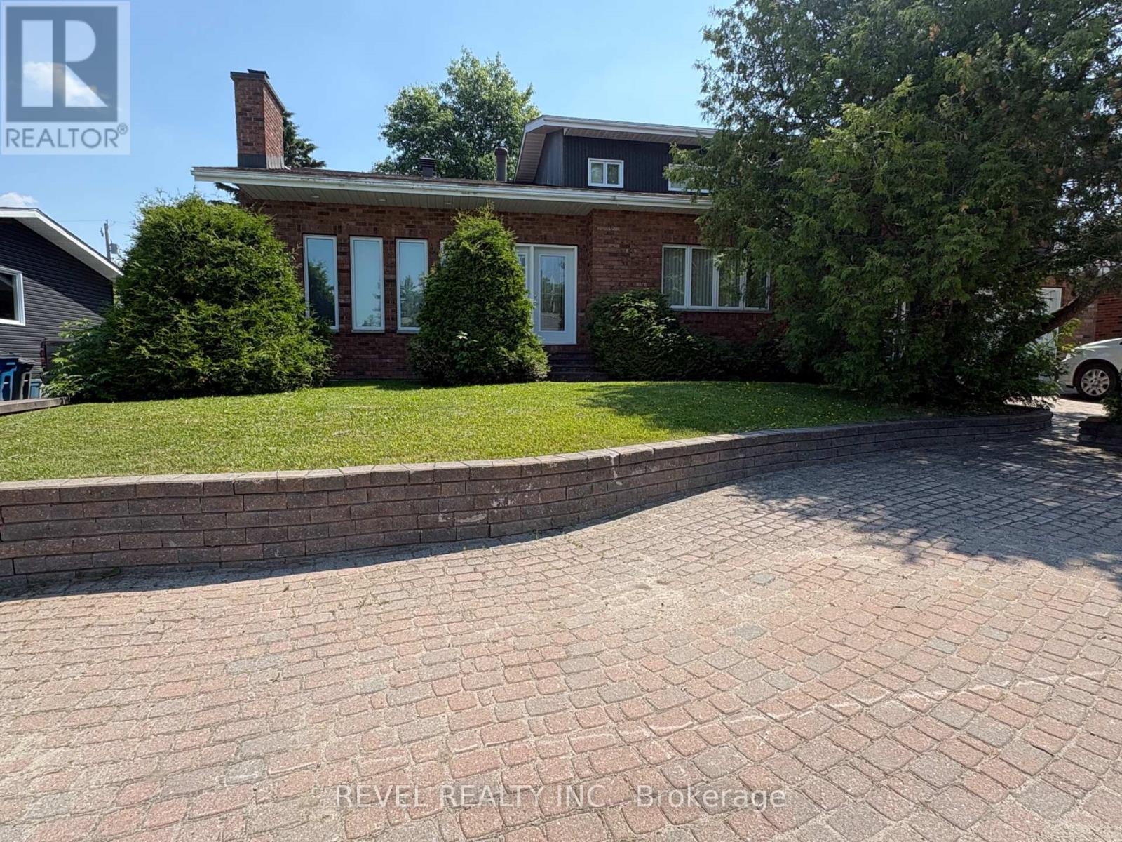 404 THIRTEENTH AVENUE - 4