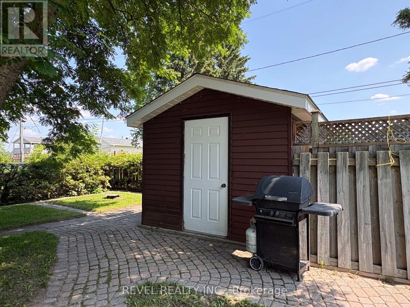 404 THIRTEENTH AVENUE - 44