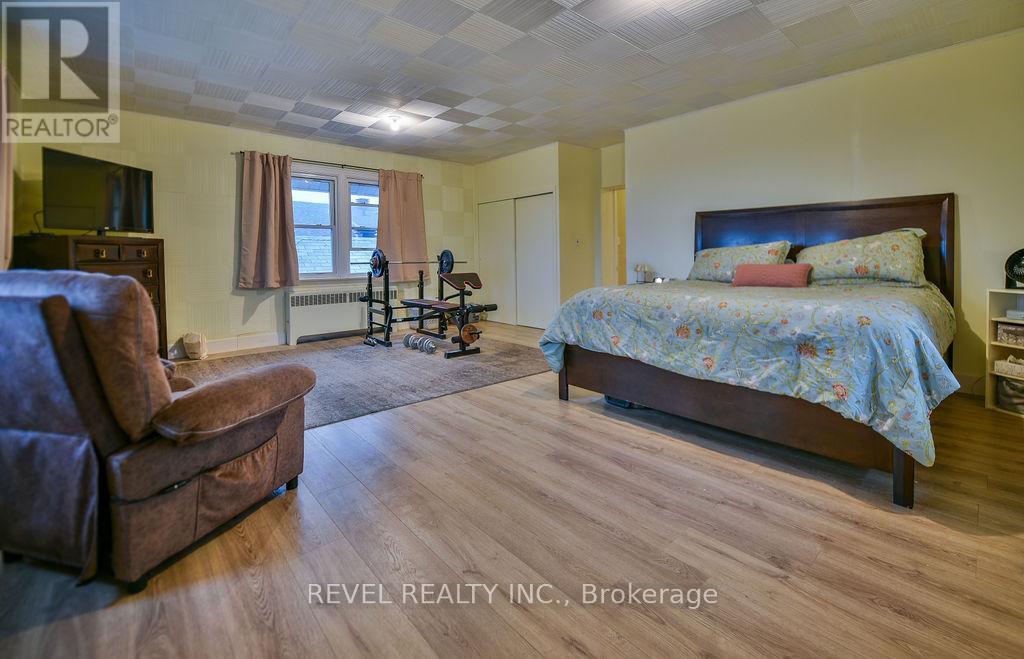181 HEMLOCK STREET - 21