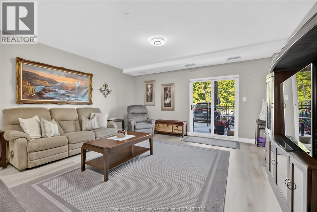 #120 1611 BANWELL ROAD - 12