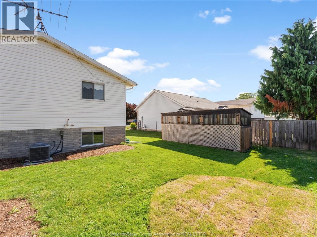 1553 BLAIRWOOD CRESCENT - 33