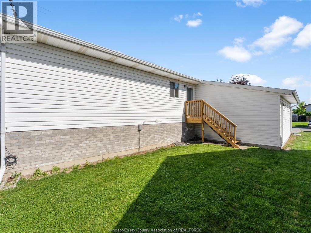 1553 BLAIRWOOD CRESCENT - 41